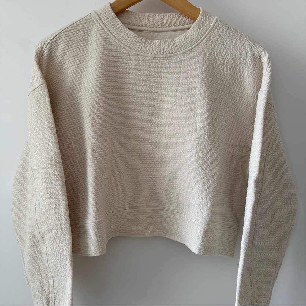 Lululemon Women's textured Cream cropped crewneck